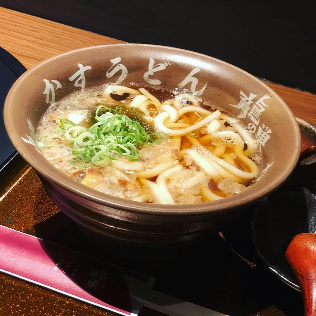 鈴木絢子さんのインスタグラム写真 - (鈴木絢子Instagram)「・ ・ 大阪で深夜に#かすうどん を食べに行ったら、、🥢 まさかの#東京カレンダー 的オシャレ空間で🌟 ・ ついつい、肉・ホルモン・サラダ・かすとじ丼などなど、一通り頼んでしまい😅 深夜飯、最高でした👍✨ ・ ・ ・ #大阪うどん #ホルモン #パワー飯 #赤身肉 #一頭買い #ラグジュアリー焼肉 #美人食 #肉ダイエット #大人焼肉 #肉食女子 #🥩 #🍷」9月29日 4時39分 - ayako_suzuki810