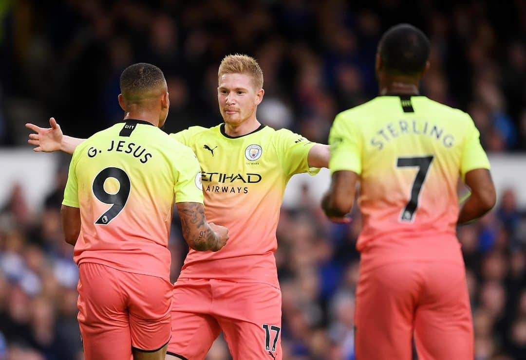 ケヴィン・デ・ブライネのインスタグラム：「Another good victory in a tough place. Well done boys @dejesusoficial @sterling7」