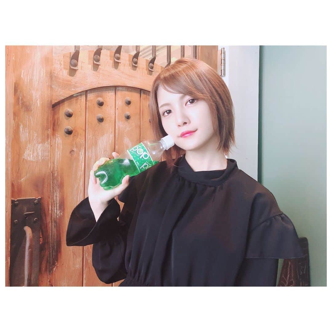 美沙玲奈のインスタグラム：「メロンソーダと私。」