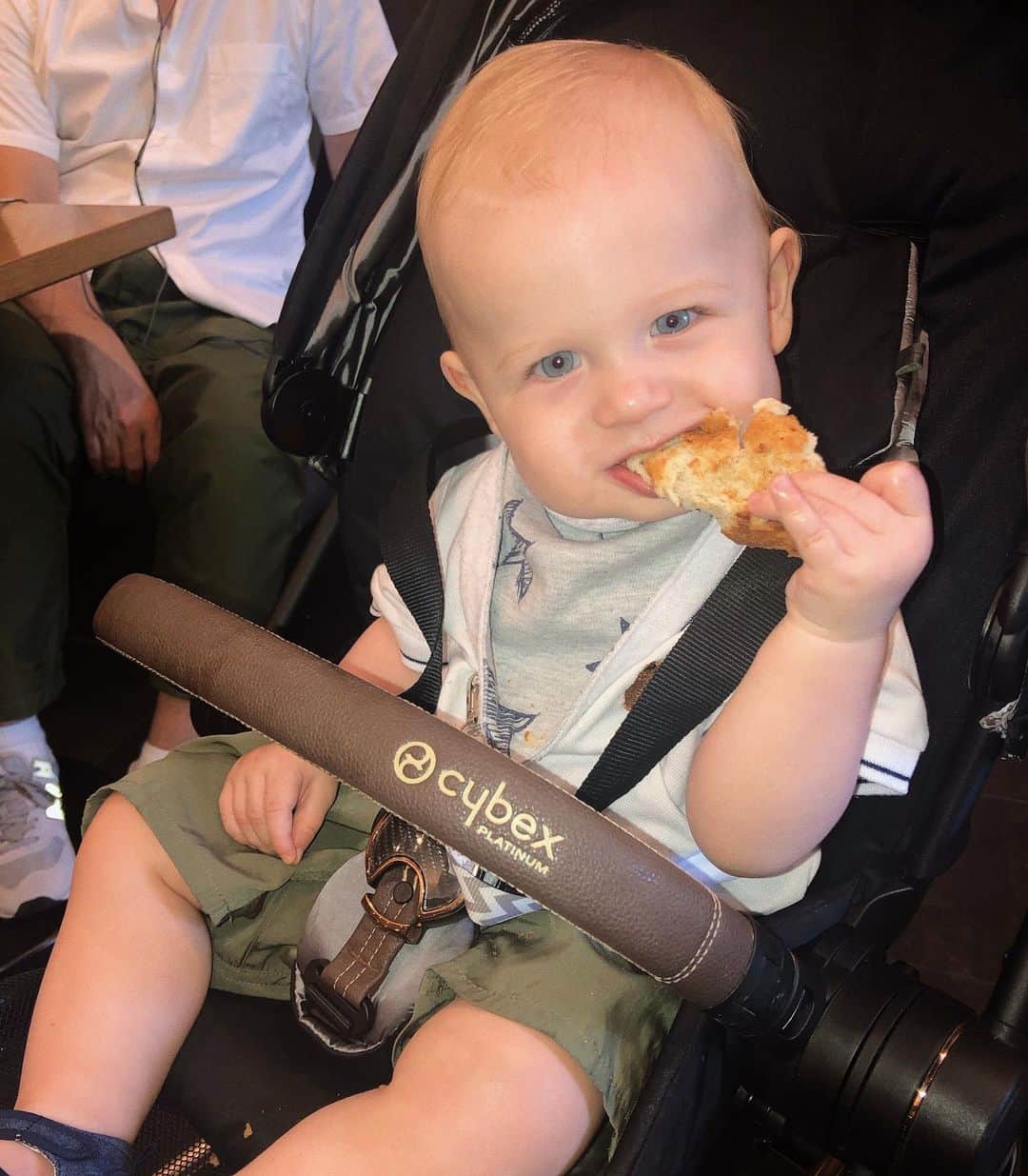 のインスタグラム：「I could eat him!!! 🥰🥰 he’s turning 1 next week and I can’t believe it 😩」