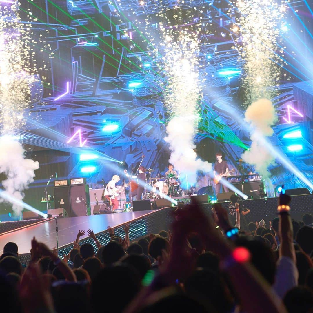 BUMP OF CHICKENさんのインスタグラム写真 - (BUMP OF CHICKENInstagram)「#BUMPOFCHICKEN TOUR 2019 #auroraark at NAGOYA DOME Photo by @yoshiharuota」9月28日 20時42分 - bumpofchickenofficial