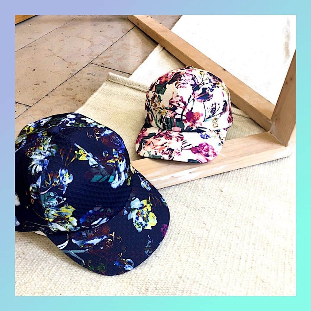 CA4LAさんのインスタグラム写真 - (CA4LAInstagram)「2nd day of TRANOI. We have so many kinds of caps! Why don't you try our various collections to enjoy your Spring & Summer. .  本日トラノイ2日目です。CA4LAのキャップは、レースをつかったもの、ライダースジャケットにインスパイアされたものなど多種多様です。コーディネートが楽しくなるようなコレクションをお楽しみください。 . [Photo.1] A cap with elegant lace and buckle . [Photo.2] A designed cap inspired by Motorcycle jacket . [Photo.3] Impressive flower print cap with "C" logo plate . #tranoishow #tranoiparis #tranoihomme #tranoi #paris #fashionweek #parisfashionweek #PalaisdelaBourse #hats #hat #cap #knitcap #toque #beret #casquette  #hunting #madeinjapan #ca4la #hats #カシラ #帽子 #springsummer #fashion #trend #springsummer2020  #fashionphotography #lovefashion」9月28日 20時56分 - ca4la_official