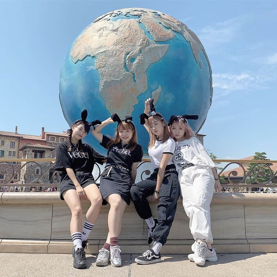 Nom De Plumeさんのインスタグラム写真 Nom De Plumeinstagram 大人数でやる程かわいい シミラールック ディズニー ドレスコードを決めたら コーデに合うお揃いの カチューシャが必須アイテム みんなのシミラールック を参考にしてみてね