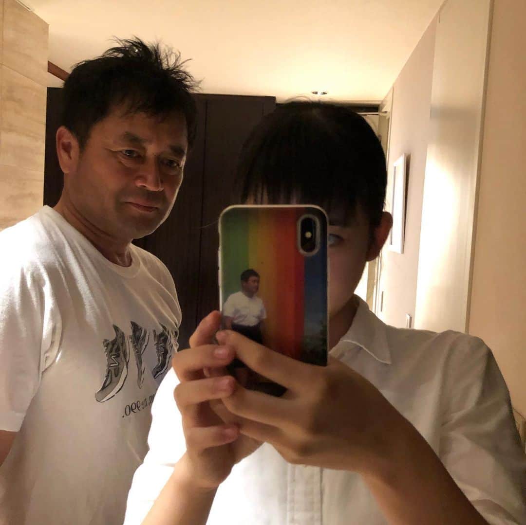 横田真一のインスタグラム：「娘がパパのハイウェスト写真を気に入りiPhone ケースに」