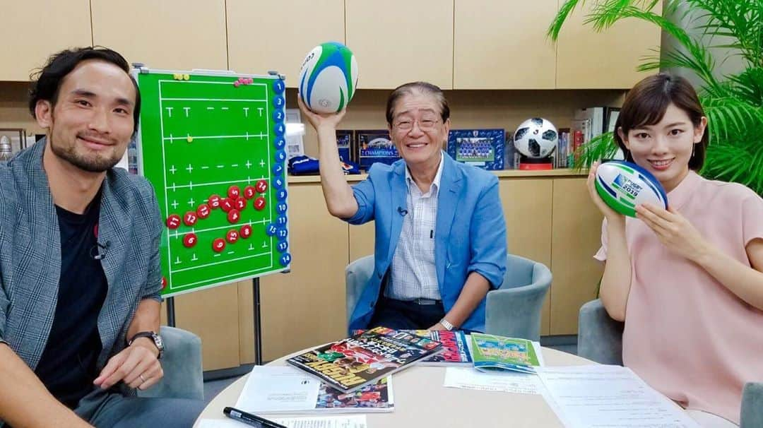 中西悠理さんのインスタグラム写真 - (中西悠理Instagram)「ラグビーW杯、日本対アイルランド戦…勝ちましたね🏉🐿 前回大会の南アフリカ戦に続くジャイアントキリング✨痺れます。  これを機に日本のラグビーファンもさらに増えるのではないでしょうか。  ラグビーW杯今大会の見どころや、初心者でも楽しめる試合の見方を、元ラグビー日本代表・守屋篤さんに、関口宏さんと一緒にあれこれお聞きしてきました。  WEBサイト『独立メディア塾』内の、日めくりテレビというコンテンツでご覧いただけます。  初回の公開は10月1日火曜日です♪ ぜひW杯を楽しむヒントに✨🏉 #ラグビー#元日本代表#守屋篤 さん#関口宏 さん#ラグビーW杯#独立メディア塾#日めくりテレビ#RWC2019#アイルランド戦」9月28日 21時04分 - yuuri.nakanishi