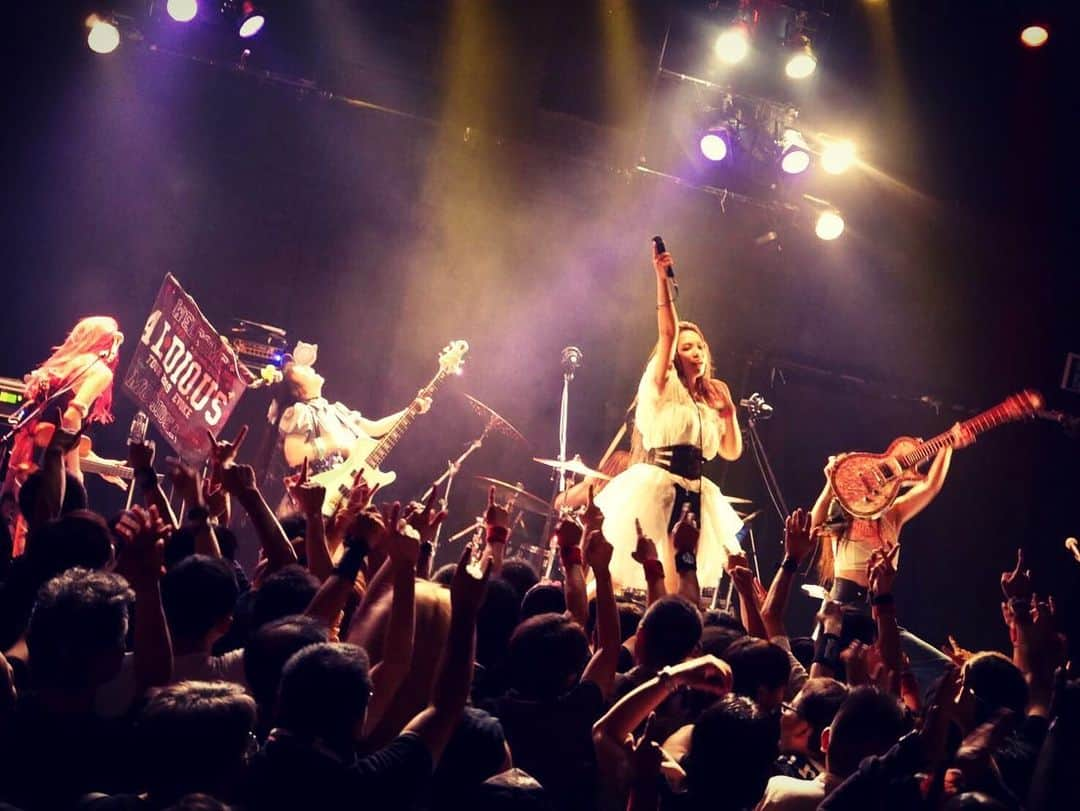 Marinaさんのインスタグラム写真 - (MarinaInstagram)「【2019.09.28 浜松 窓枠】 . Aldious Tour 2019 “Evoke” 37公演目 . 浜松 窓枠ありがとうございました！！ 元気っ子浜松！いい暴れっぷりでした🤘🌾 . . #Aldious #アルディアス #music #Japan」9月28日 21時09分 - aldiousmarina