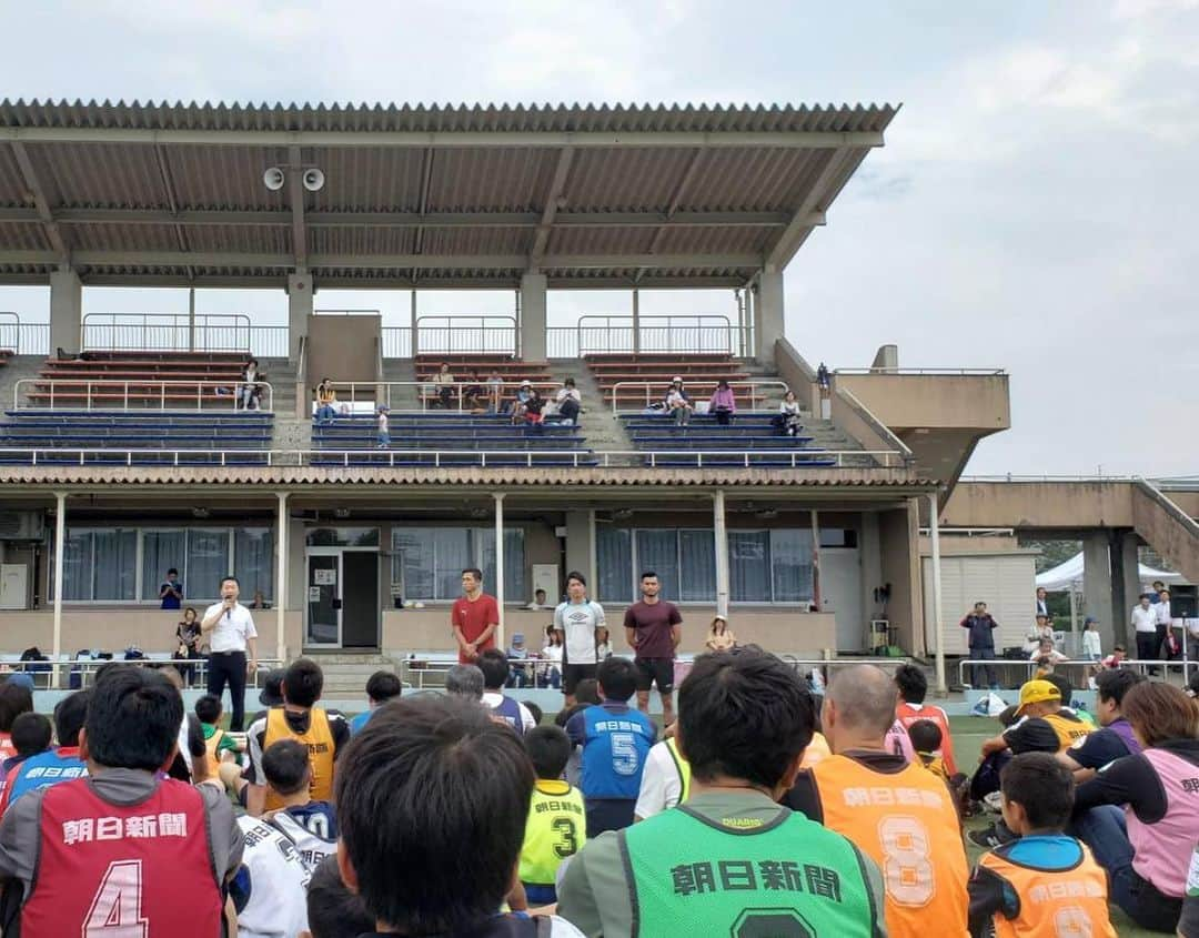 福西崇史さんのインスタグラム写真 - (福西崇史Instagram)「⚽️ 朝日新聞ファミリーサッカースクールで宇都宮へ⚽️ . 親子で楽しくサッカーしました〜⚽️ 楽しんでもらえたかな〜？ . #朝日新聞 #親子 #ファミリー #soccer #スクール #笑顔 #楽しむ #考える #成長 #宇都宮 #栃木県 #餃子 #川股要佑 #福西崇史 #武井択也 #instagood #instaphoto #ポートレートおじさん」9月28日 21時10分 - takashi_fukunishi