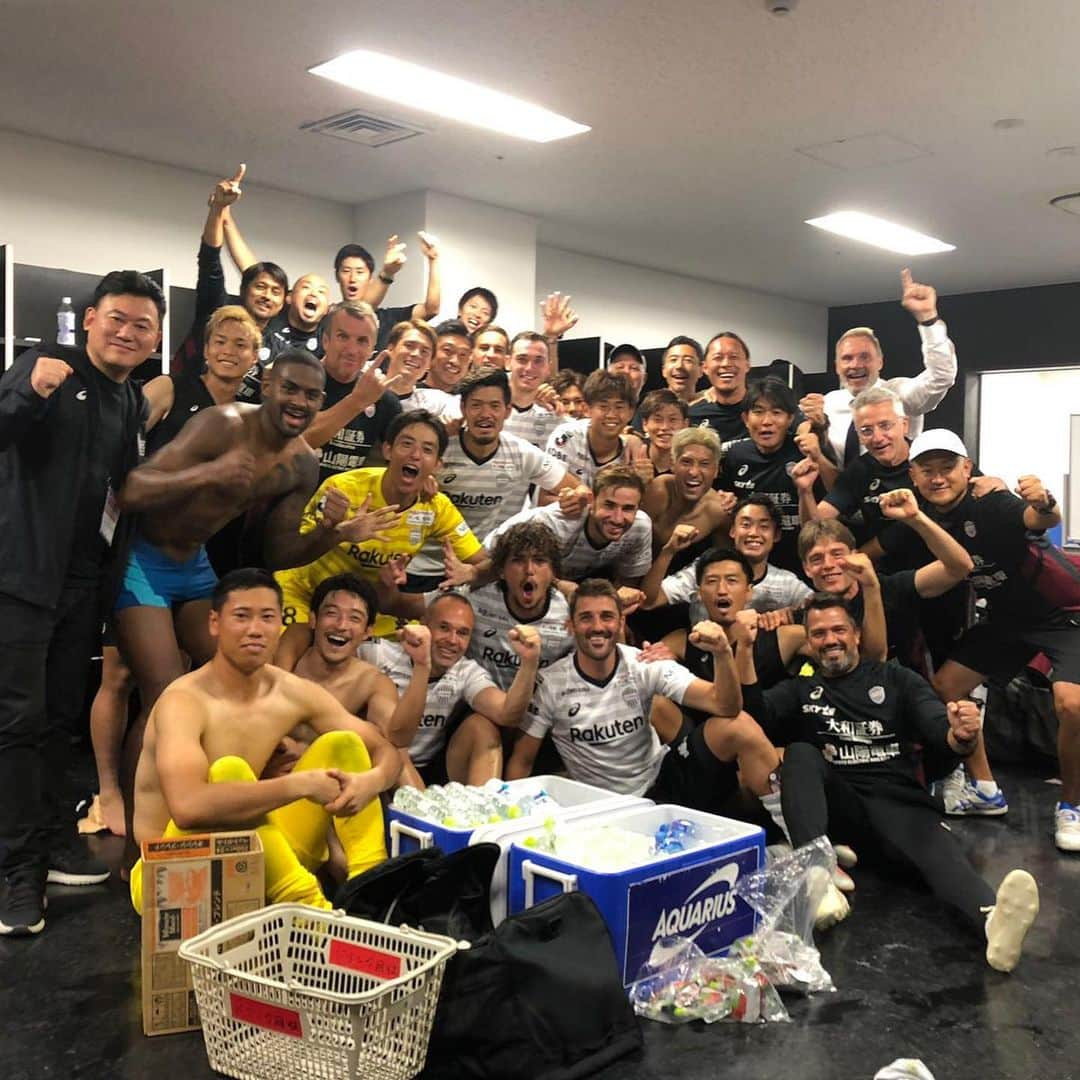 酒井高徳のインスタグラム：「最高の勝利！！今日も応援ありがとうございました！もっともっと上を目指して満足せずに👍 #勝利 #れおナイスゴール #ダヴィさんありがとう #半端ない #俺は献身的に頑張りました #見所は前半 #スローイン至近距離で #顔面ブロック #半端ないっしょ？ #俺も半端ないって言われたいから #無理やり半端ない #使わせてもらうね #大迫くん  Sehr sehr wichtige 3 Punkt!!!! aber immer weiter immer weiter es ist mein Anspruch 👍⚽️ muss immer wieder sich verbessern egal ob guten Zeit oder schlechten Zeit ist 😤😤」