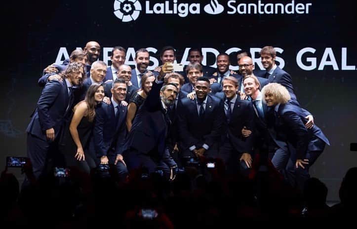 ロベール・ピレスさんのインスタグラム写真 - (ロベール・ピレスInstagram)「Amazing to be part of this great team @laliga @footballchampionstour」9月28日 21時40分 - robert_pires07