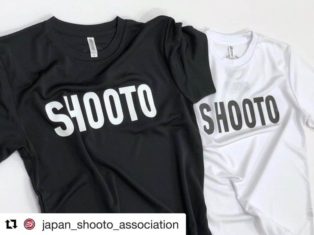 佐藤ルミナさんのインスタグラム写真 - (佐藤ルミナInstagram)「SHOOTOロゴTシャツもメッシュが出ます！ #Repost @japan_shooto_association with @get_repost ・・・ 定番のシンプルなSHOOTO LOGO TEEにドライメッシュが登場。 ﻿ ﻿ こちらも今大会で先行発売となります。（通販開始は10月初旬を予定）﻿ ﻿ color : white, black﻿ size : S, M, L, XL﻿ price : 3,000円（税込）※会場特別価格﻿ ※通常価格は3,500円（税込）になります。﻿ ﻿ #アマ修斗 #アマ修斗全日本 #修斗 #修斗伝承  #shooto #mma #amateurshooto #supportedby  #onechampionship #fitnessshop #ISAMI #湾岸画廊 #andmosh」9月28日 21時40分 - ruminasato