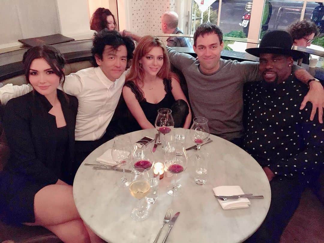 エレナ・サチンのインスタグラム：「3,2,1 let’s jam! 🎶 #cowboybebop」