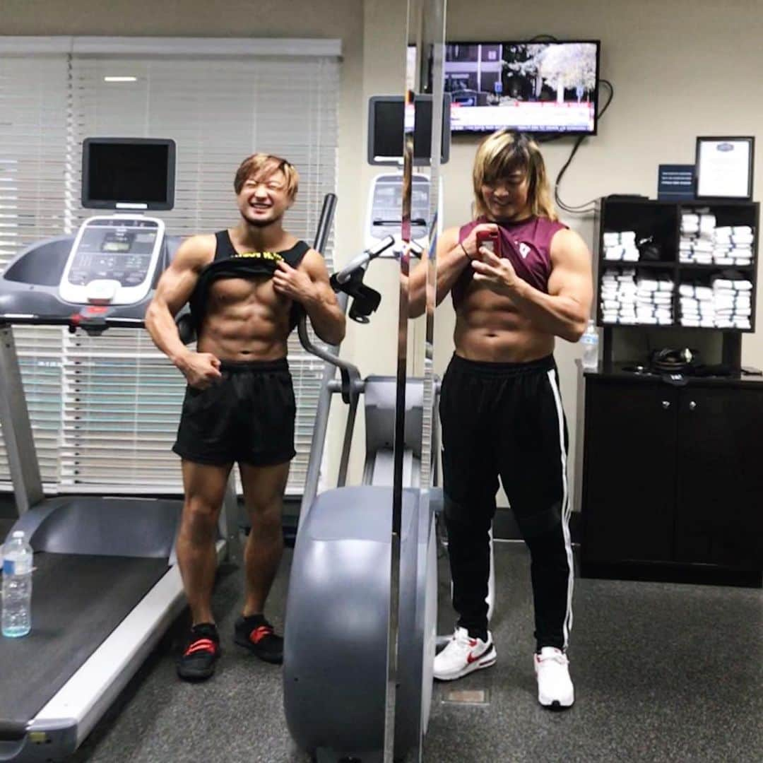 棚橋弘至さんのインスタグラム写真 - (棚橋弘至Instagram)「出発前にホテルの #fitnessroom へ。 #SHO が練習してた。縮まらない差💦 #ウサギとカメ #コンクルソ #プレジャッジ 完敗( ；∀；) #Boston 🇺🇸」9月28日 21時53分 - hiroshi_tanahashi