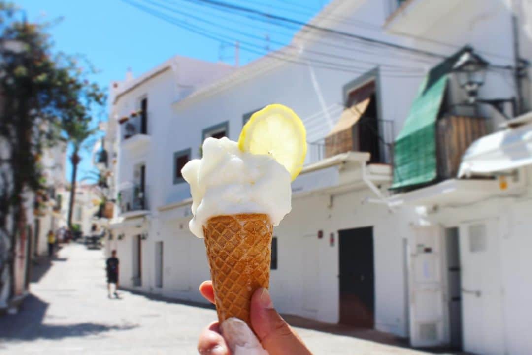 のインスタグラム：「🤤🍋🍦💛 ﻿ ﻿ ﻿ #spain #ibiza  #travelling #beautiful #travel #trip #journey #travelgram #love #happy #gelato #nature  #instagood #art #amazing #photooftheday  #island #traveler #lemon #instatravel #travellover  #スペイン  #イビサ島 #海外 #海外旅行 #旅  #旅行  #海外生活 #🍋 #🇪🇸」