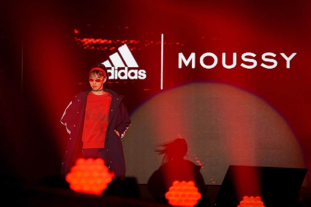 重留真波さんのインスタグラム写真 - (重留真波Instagram)「・ ガールズアワード ありがとうございました！ adidasとBershkaのステージで 歩かせていただきました❤️✨ 見に来てくださって皆さん ありがとうございました！」9月28日 21時58分 - shigetome.manami.official