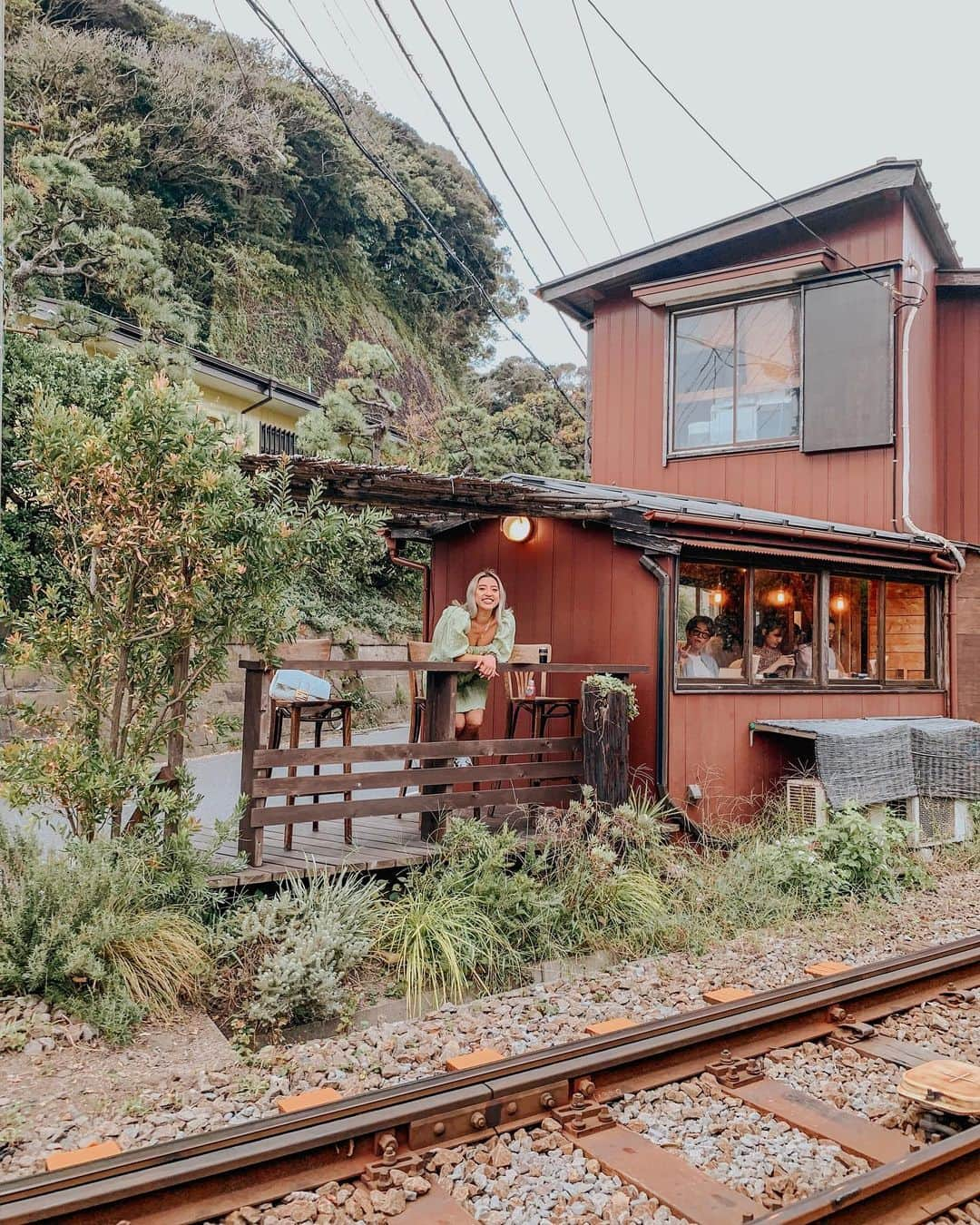 植野有砂さんのインスタグラム写真 - (植野有砂Instagram)「Day trip getaway to Kamakura🚕❤️今日は彼と久々のデート❤️👫鎌倉に行ってきたよー！泡泡の卵かけご飯の泡はセルフサービスで20分くらい混ぜ続けないと泡立たなくて😅しかも黄身のせるの失敗して仏な彼が交換してくれた😂💓ワンピは彼に笹団子と言われたけど可愛くてお気に入り🥺✳️ @lpa のだよ！#LPAirl」9月28日 22時28分 - alisaueno