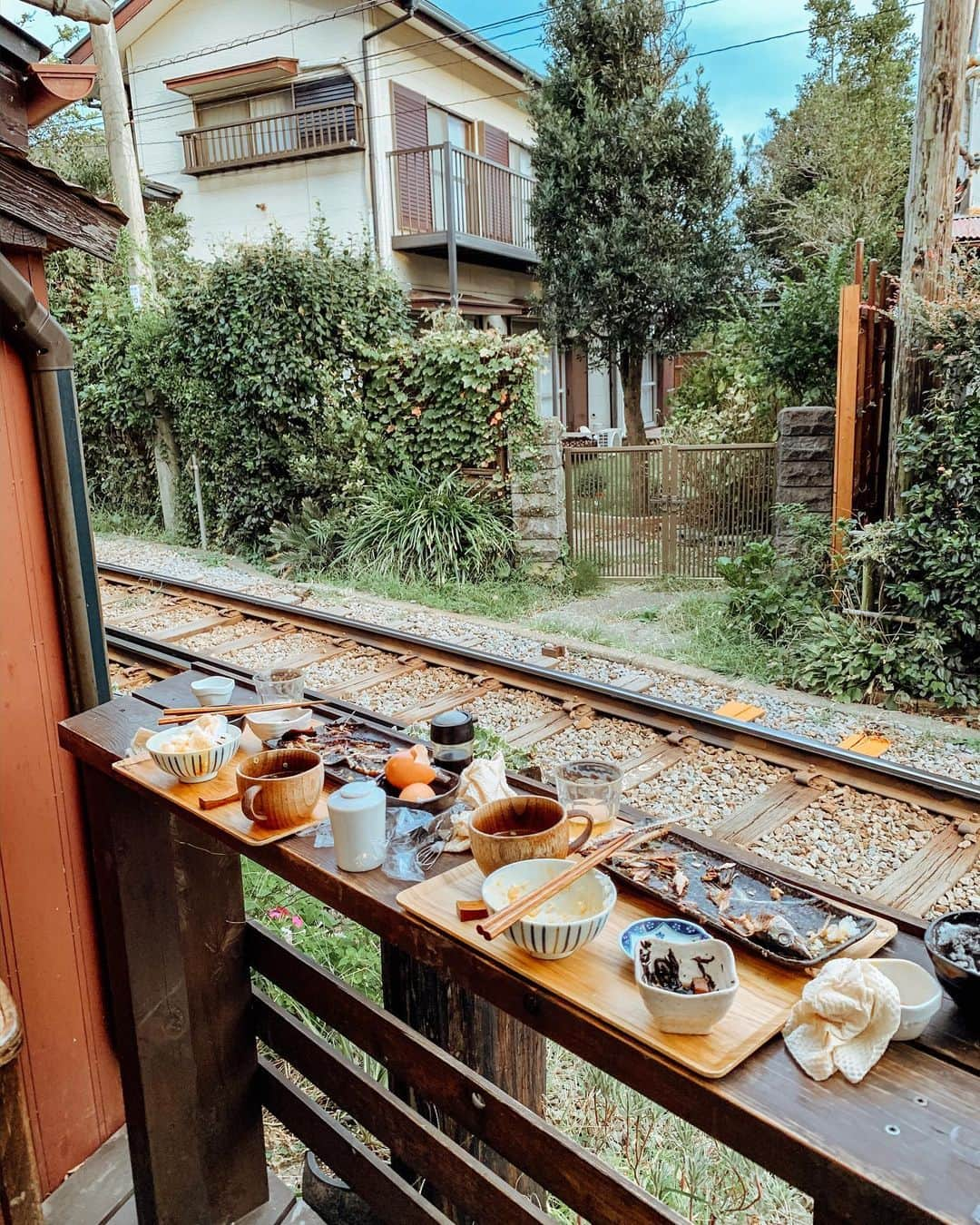 植野有砂さんのインスタグラム写真 - (植野有砂Instagram)「Day trip getaway to Kamakura🚕❤️今日は彼と久々のデート❤️👫鎌倉に行ってきたよー！泡泡の卵かけご飯の泡はセルフサービスで20分くらい混ぜ続けないと泡立たなくて😅しかも黄身のせるの失敗して仏な彼が交換してくれた😂💓ワンピは彼に笹団子と言われたけど可愛くてお気に入り🥺✳️ @lpa のだよ！#LPAirl」9月28日 22時28分 - alisaueno