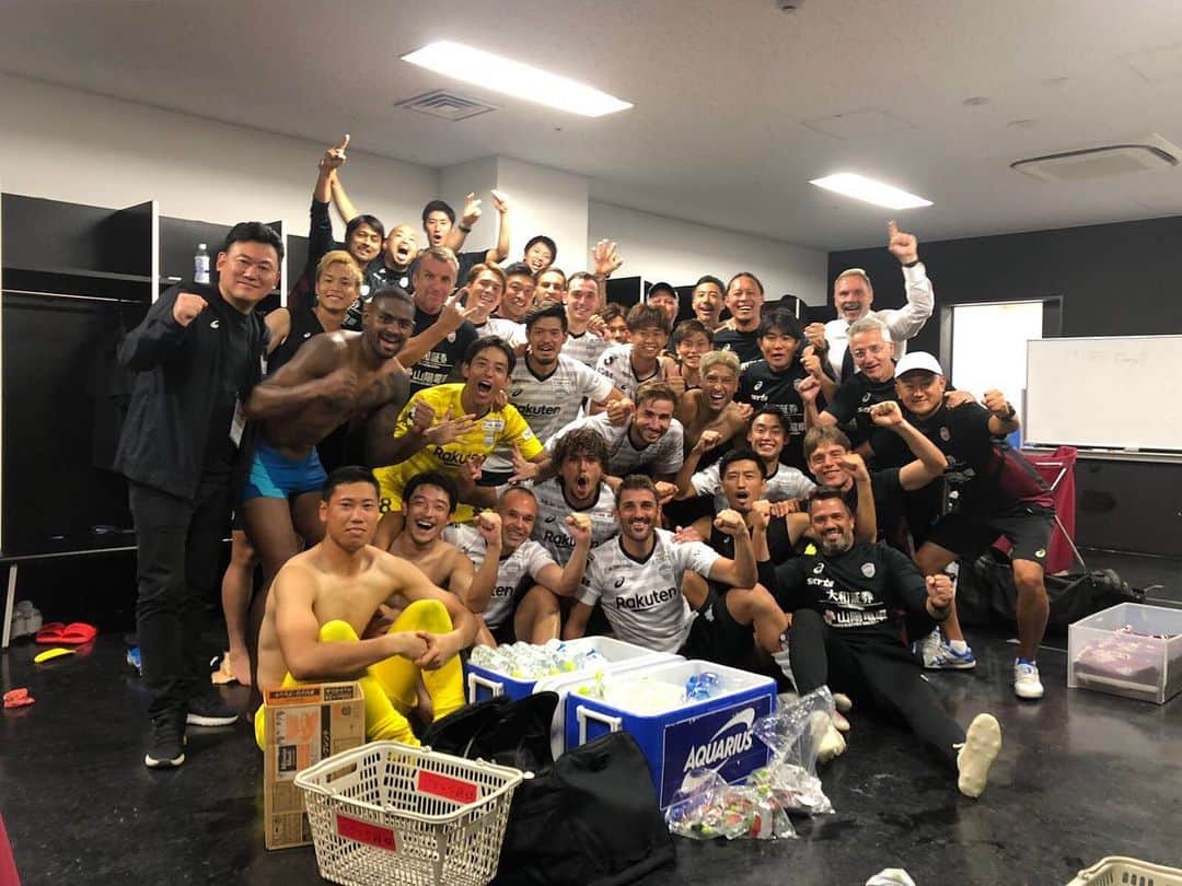 大崎玲央のインスタグラム：「グレート🤟🏽やっとJ1初ゴール！そして何より勝ててよかった！応援ありがとうございました💪🏽 First goal for Vissel Kobe and first goal in J1 league.  #やっと点取れた #まだまだここから #ヴィッセル神戸 #川崎フロンターレ #グレートだぜ #jleague #jリーグ #野上結貴と同じ日にJ1初ゴールは二人とももってるわ #そして野村直輝も決めたみたい #元横浜fc91年組」