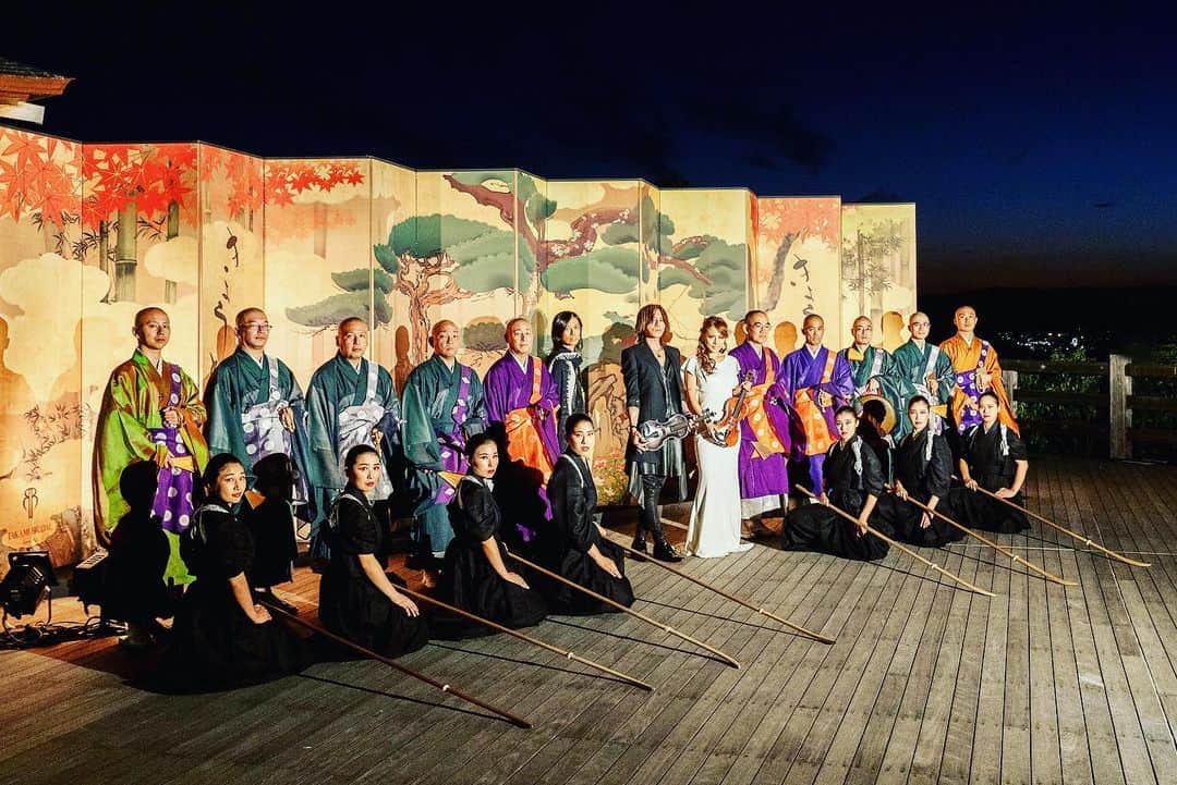 SUGIZOさんのインスタグラム写真 - (SUGIZOInstagram)「10日前の話ですが。 TAKAMI BRIIDAL主催イベント「きょうといちえ」に、ヴァイオリニストSONGさんと盟友MaZDA氏と共に出演。 京都将軍塚・青龍殿の絶景の中で贅を尽くしたおもてなし精神に満ちた本当に素晴らしいイベントだった。 初体験のツインヴァイオリン、比叡山延暦寺の僧侶による声明や薙刀パフォーマンスとのコラボ・・・。 極上の刺激に満ちた京の３日間だった。 この出会いに心から感謝。  Photo by Keiko TANABE & Yoshikazu INOUE.」9月28日 22時39分 - sugizo_official