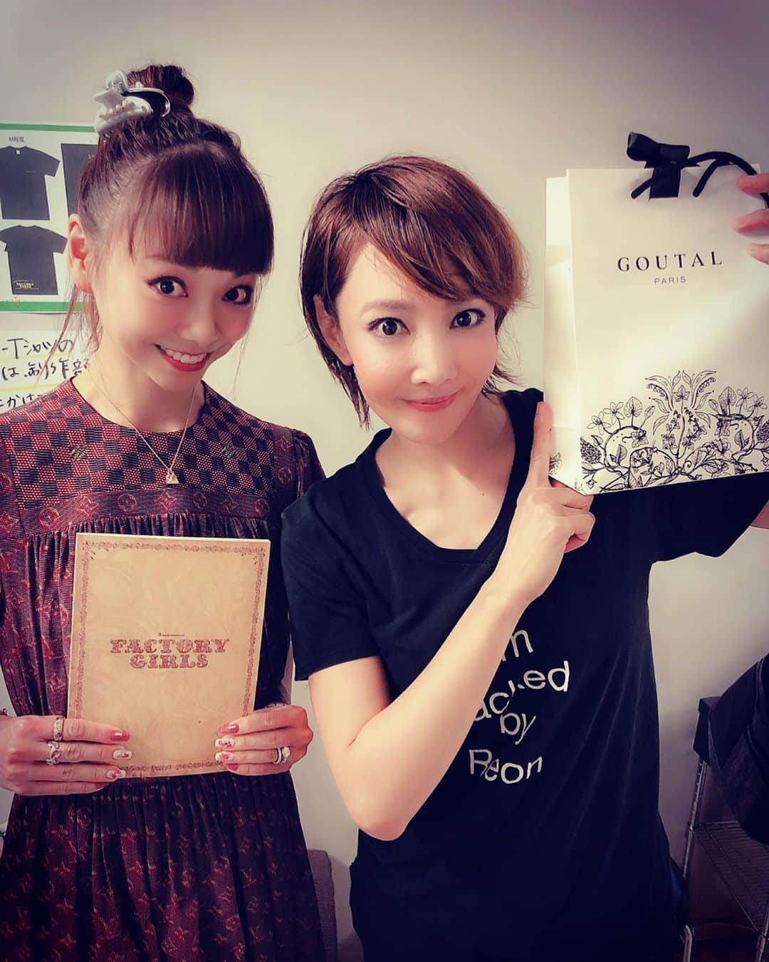 のインスタグラム：「ちえちゃん主演の#ファクトリーガールズ 、観て参りました❣️ 久しぶりに観るちえちゃんの舞台はやはりエネルギーが物凄くて😍、 リーダーらしくてカッコよかった❣️ 力強く生きる女性の姿を演じ、歌いあげてパワーを届けてくれました☺️素晴らしかったー！ 元気出ました(*´-`) #柚希礼音 さん」