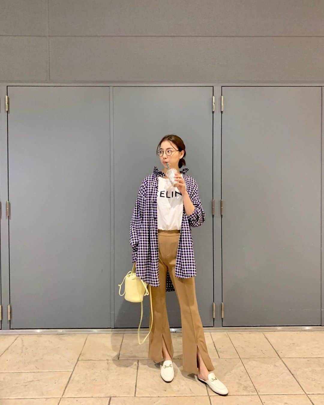 青山あみのインスタグラム：「お久しぶりな更新になっちゃった🍇 すっかり夜は、肌寒くなりましたね！ 👚@celine @balenciaga ﻿ 👖@coel_y 👡 @gucci」