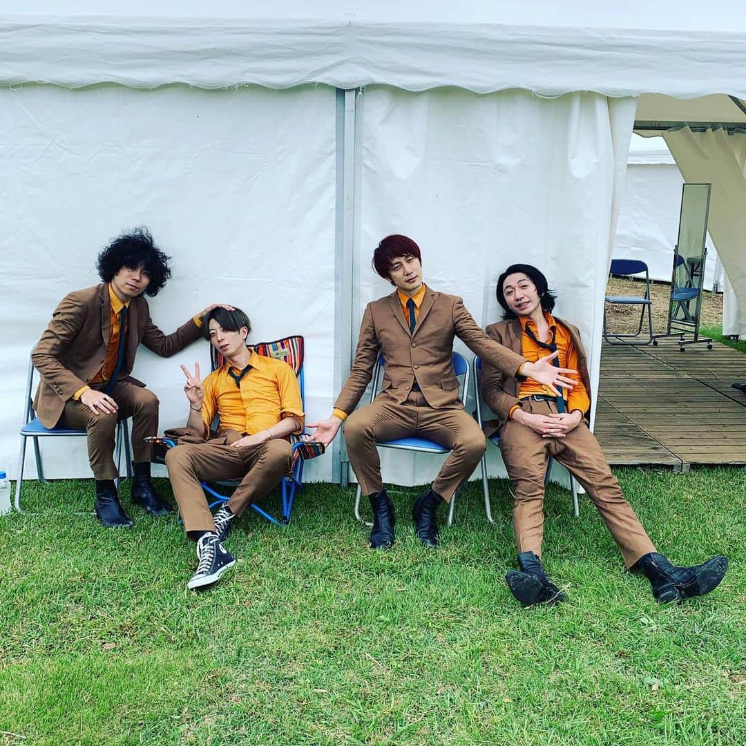 のインスタグラム：「PIA MUSIC COMPLEX！！ また出演出来て嬉しかったです。 演奏してると目の前に飛行機が飛んでるのが見えて飛行機好きとしてはたまらないシチュエーションでした。めちゃくちゃ暑かったけど、風が爽快で演奏していて最高に楽しかったです。 出番後にPIAの皆さんから15周年のお祝いケーキをいただきました！ ありがとうございました。 明日は中津川ソーラー武道館です！ 明日もロックンロールで踊りましょう。 待ってます！ by marcy #bawdies #piamusiccomplex2019 #爽快 #中津川ソーラー武道館 #15周年 #anniversary #ケーキ美味しかったです #ごちそうさまでした」