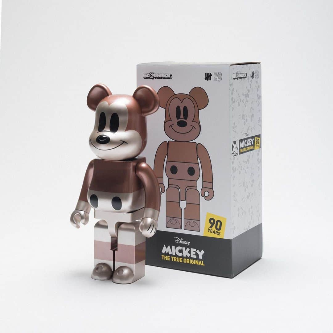 UNDFTDさんのインスタグラム写真 - (UNDFTDInstagram)「UNDEFEATED x Medicom x Disney 90th Anniversary Mickey Mouse 1000% BE@RBRICK // Available now at all Undefeated Chapter Stores」9月28日 23時03分 - undefeatedinc