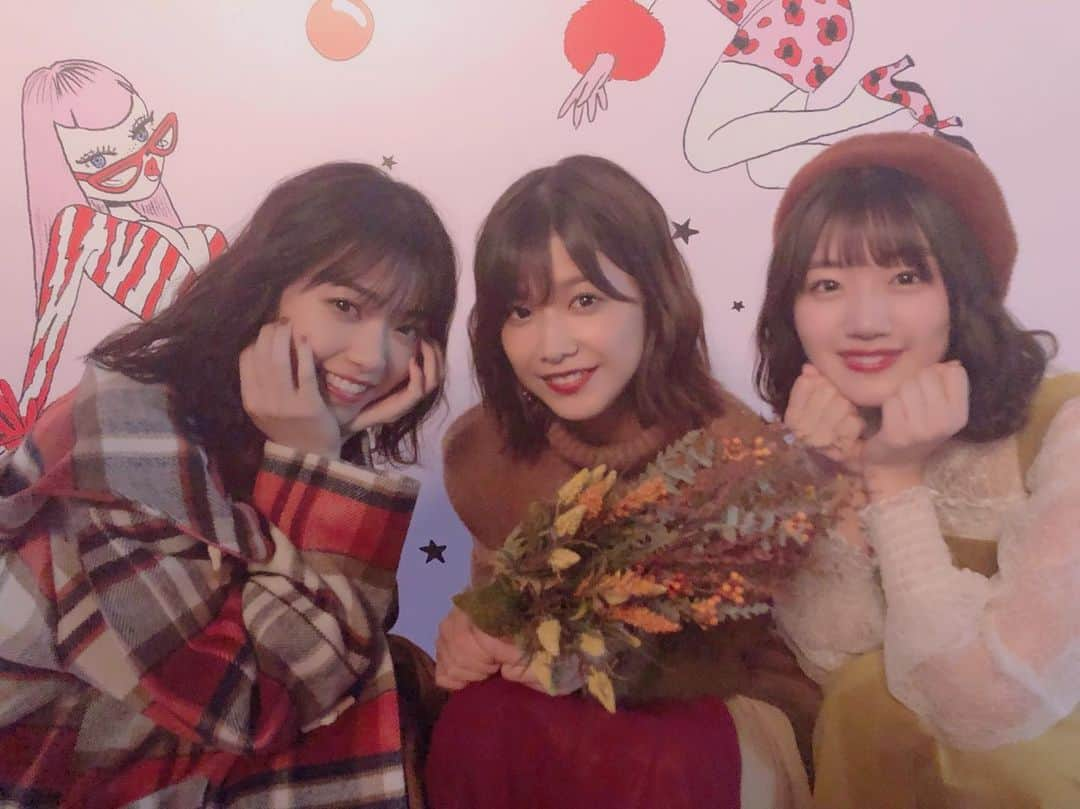 渡邉理佐さんのインスタグラム写真 - (渡邉理佐Instagram)「今日は「Rakuten GirlsAward 2019 AUTMUN/WINTER」でした✨りっちゃんは欅坂46のライブ&ノンノ×dazzlinのコラボステージに登場！ランウェイでの大歓声、とっても嬉しかったです〜😭会場や配信で見てくださった皆さん、ありがとうございました！ノンノモデルが大集合、賑やかで華やかで楽しかった💕せっかくなのでなぁちゃん、りっちゃん、みーぱんの三姉妹で記念写真も撮ったので皆さんにお届け！（この3ショットもしかしたら初かも✨！） #ガルアワ #nonno #西野七瀬 #渡邉理佐 #佐々木美玲 #可愛いがすぎる #渡邉理佐1st写真集無口」9月28日 23時04分 - watanaberisa1st