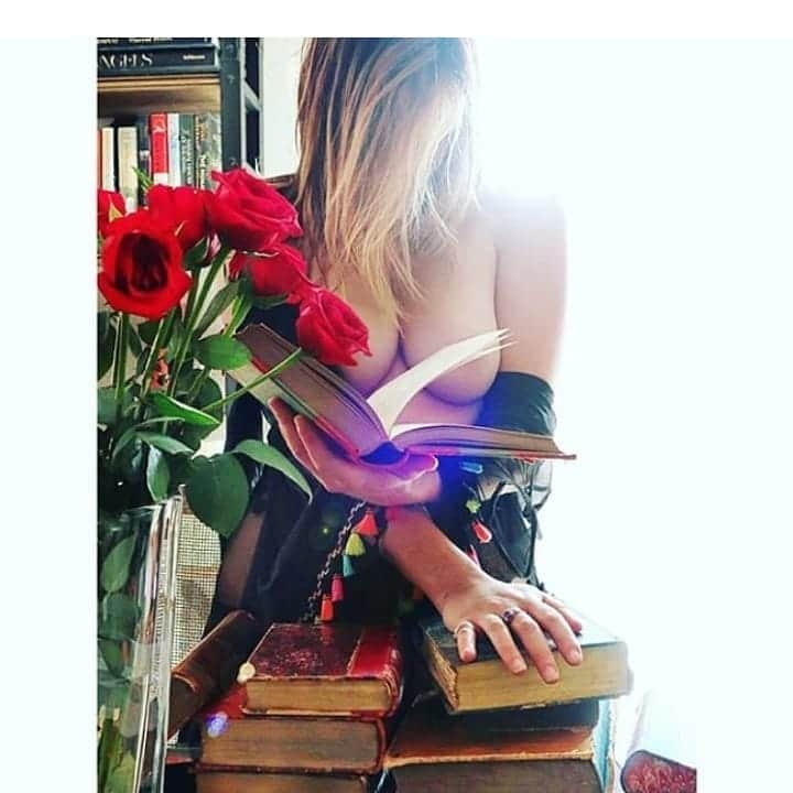 Cora Deitzのインスタグラム：「Hello my beautiful friends 🌹 I have finally done something I've been meaning to do for years... Many of you know reading is one of my greatest loves, my comfort, my passion.  I have created a page where I can share this love with all of you!! I want to tell you about my books, to tell you what I'm reading - and I want all of you to share your books and your hobbies with me!  It would make me so happy if you would follow me here 📚 @cora.betweenthepages ❤️ Help me create a place for sharing our stories!! . . . . #booklover #readingissexy #books #booknerd #booklove #bookstagrammer #readwithme #sharewithme #bookstagram」