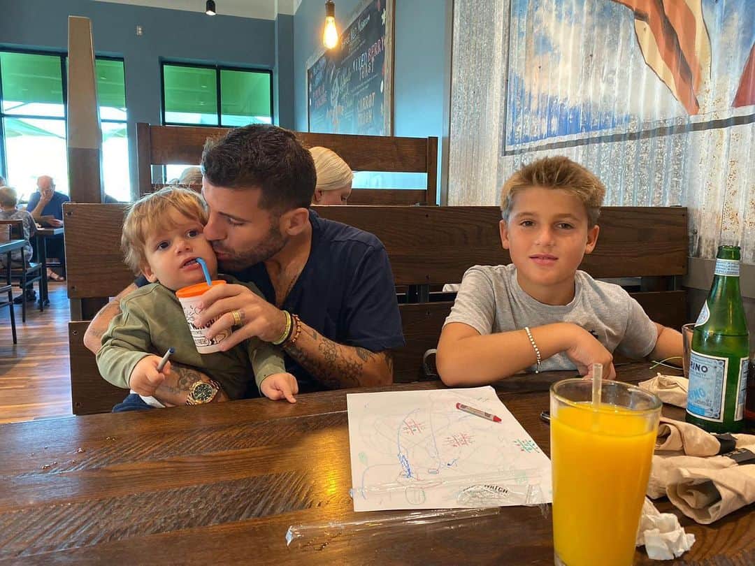 アントニオ・ノチェリーノのインスタグラム：「Morning with my boys 💙」