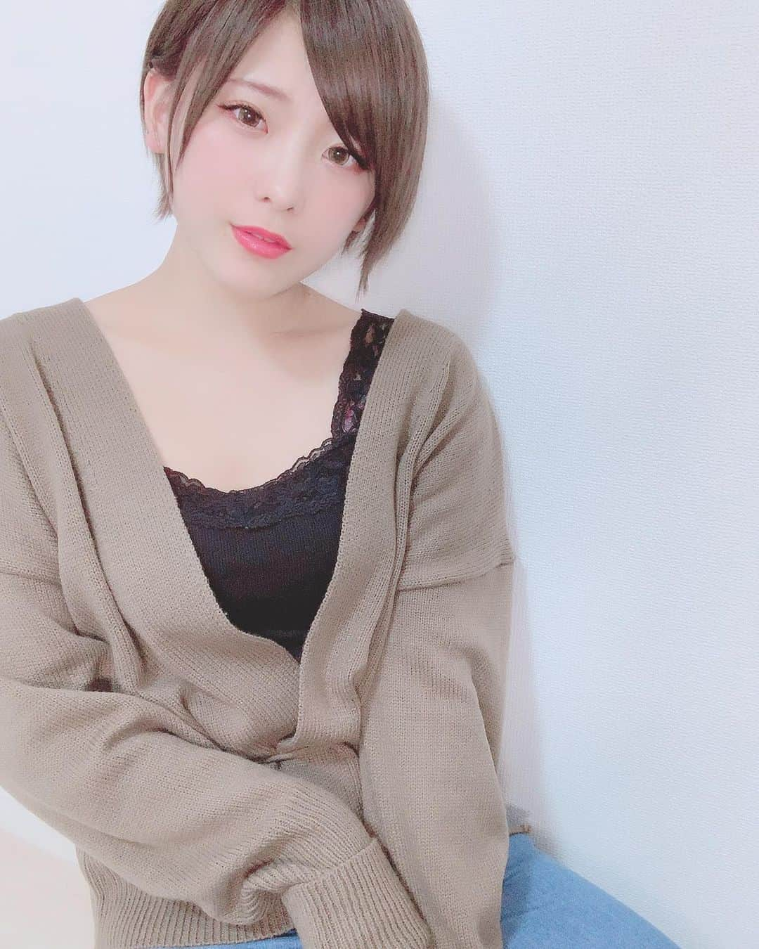 こなんさんのインスタグラム写真 - (こなんInstagram)「. . 秋服って可愛いのが多いよね🍂 なんなら一番好き 今日のニットは @fifth_storeさんので 40%OFFってのに さらに惹かれしまった🤭💓 #秋服#code#fifth#fifthtl#フィフス #ウエストマークニットカーディガン」9月28日 23時33分 - konan_610