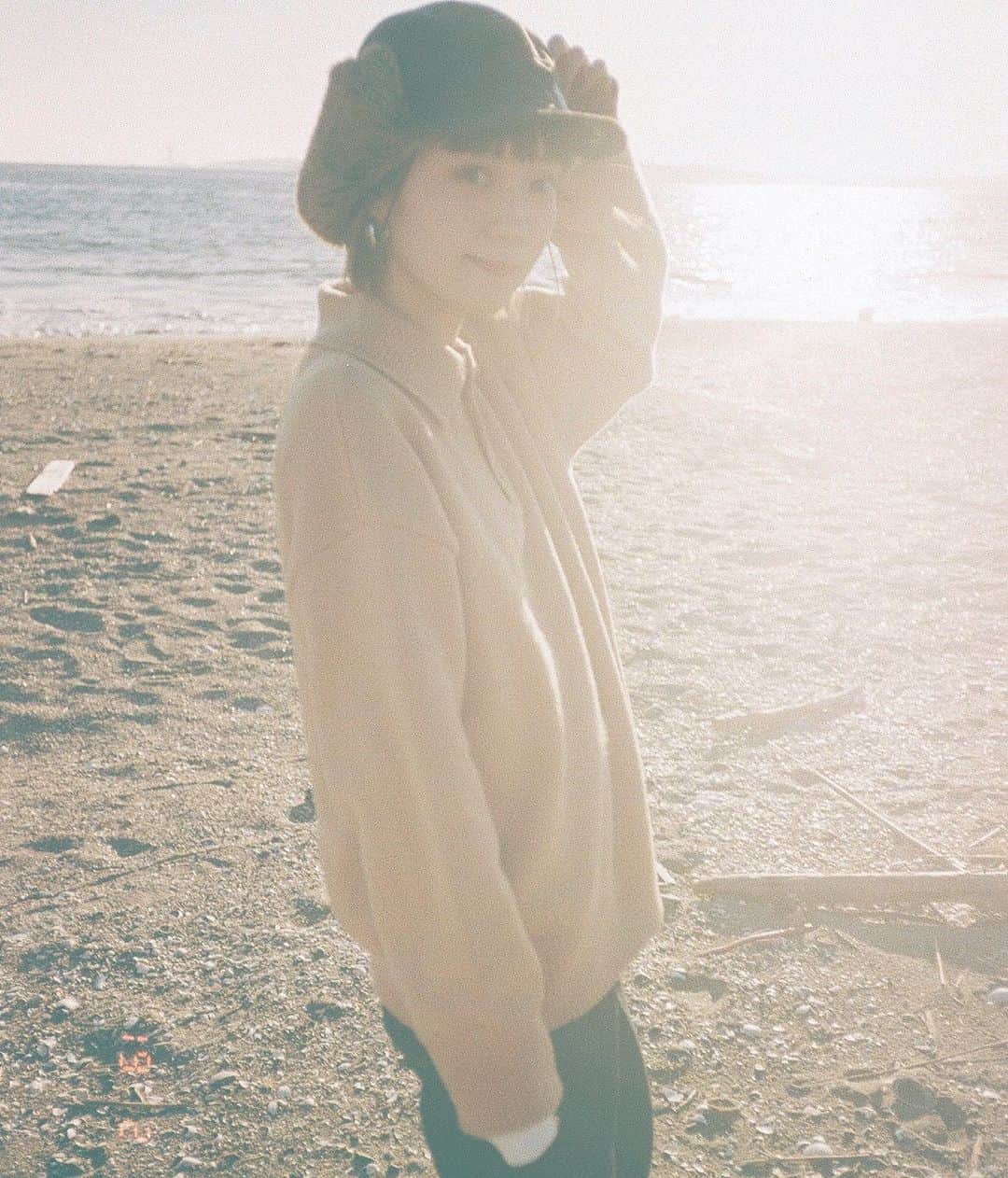 のインスタグラム：「フィルムの温かい儚さよ #mutsugraph #portrait #photo  #photography ﻿#instalike #instagood」
