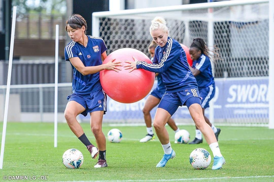 熊谷紗希さんのインスタグラム写真 - (熊谷紗希Instagram)「Jour de match🔴🔵 ⚽️vs Guingamp ⌚️20:40K.O 🏟Stade de Roudourou 連戦最終戦もしっかり楽しんできたいと思います😄💪🏻」9月29日 0時04分 - kumagai1017