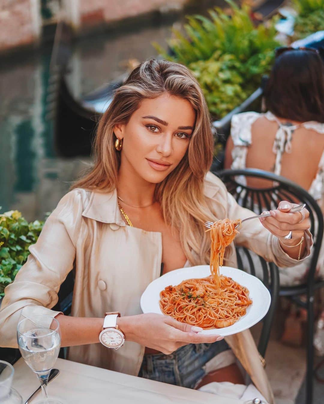Cindy Pradoさんのインスタグラム写真 - (Cindy PradoInstagram)「The Seafood Pasta Saga continues @kowatches always in hand letting me know when it’s Pasta time 🥰」9月29日 0時17分 - cindyprado