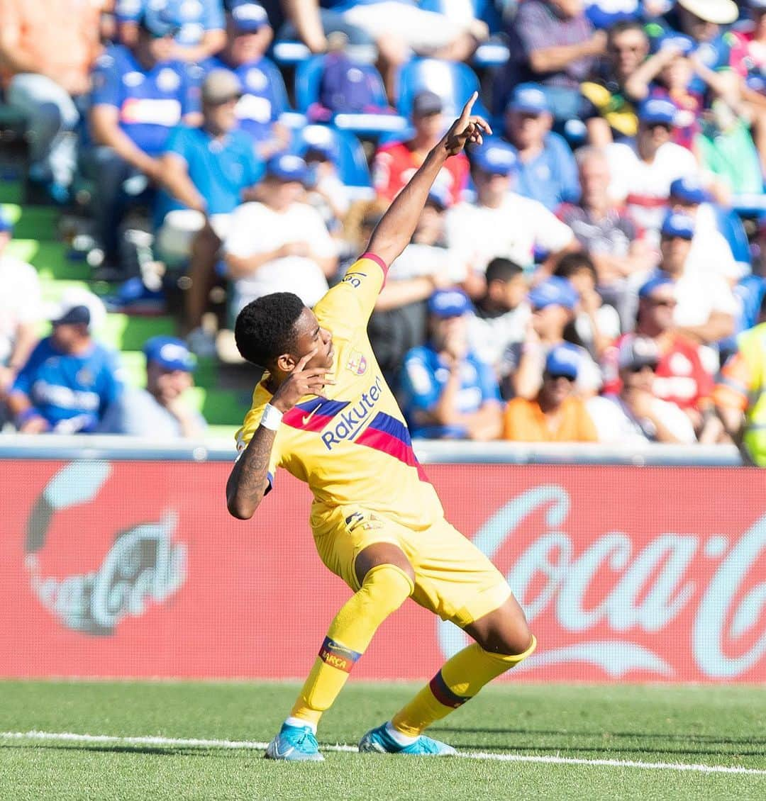 LFPさんのインスタグラム写真 - (LFPInstagram)「@juniorfirpo3 STYLE! 🕺🏻⚽️🔥 • #JuniorFirpo #GetafeBarça #LaLiga #LaLigaSantander」9月29日 0時23分 - laliga