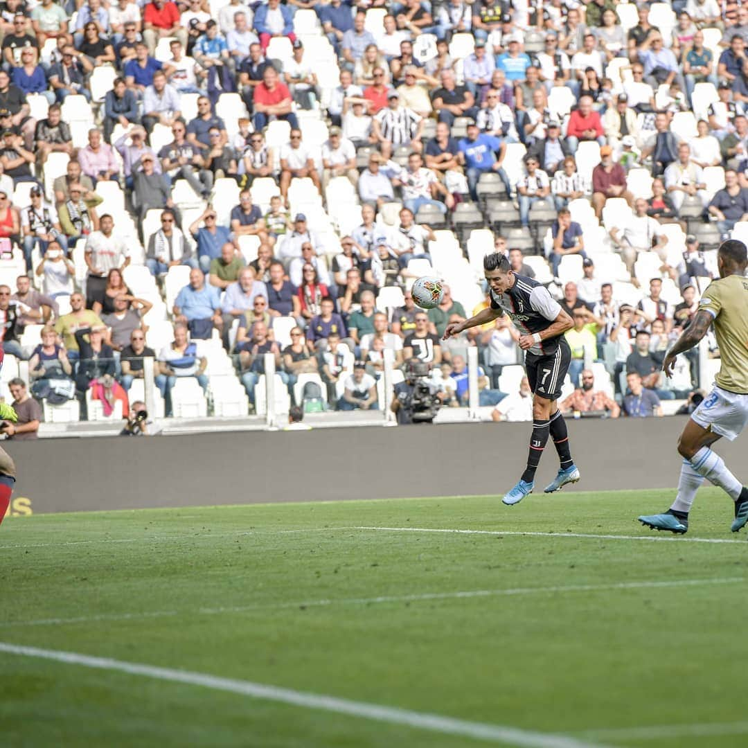 ユヴェントスFCさんのインスタグラム写真 - (ユヴェントスFCInstagram)「🎬 THE MAKING OF A SIIIIUUUUUU! 🔥  #JuveSPAL #FinoAllaFine #ForzaJuve」9月29日 0時39分 - juventus