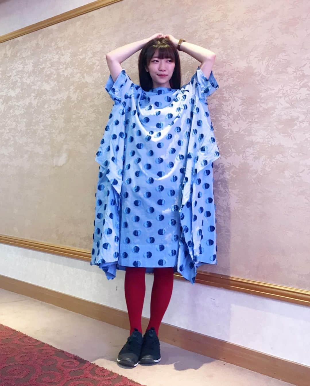 ぱいぱいでか美のインスタグラム：「ツナギッコ、2年目の衣装はワンピース！ ꙳ #NSTまつり #八千代ライブ #ツナギッコ #onepiece #dress #henrikvibskov ꙳ NSTまつり今年も『八千代ライブ』メンバーで出させて頂きました！ めちゃくちゃ楽しかったー！ そして今回も「ツナギッコ」でも歌わせて頂きましたよ！ いろいろ明日詳しく書くとして、、。 今回の衣装は前のＨＩＰでＨＯＰな感じとは打って変わって ワンピースでした♡♡♡ なんとあのビョーク様も衣装で使われるブランドで……！ めちゃくちゃ嬉しかったです。 水谷さん、さかっちさんと並ぶとよりワンピースのかわいさいい感じなので 明日ツナギッコ話と共に載せます！ 皆さま盛り上げてくださりありがとうございましたー！」