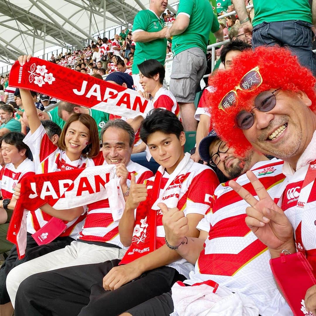 坂元美香さんのインスタグラム写真 - (坂元美香Instagram)「本日もいつもお世話になっているカンタベリーの皆様と観戦させていただきました！社長様、しまださん、本当にありがとうございました！こんな歴史的勝利の瞬間を生で観れて最高です！ . @canterbury_japan #ラグビーワールドカップ2019 #ラグビーワールドカップ #rugbyworldcup #rugbyworldcup2019 #ラグビー #rugby #アイルランド戦 #カンタベリー #リポビタンD #Canterbury #アイルランド戦 #RWC2019 #眞栄田郷敦 #ノーサイドゲーム #スポーツ観戦 #スポーツ観戦女子 #坂元ラグビー観戦 #ちゃっかり大臣坂元」9月29日 0時42分 - mika_saka