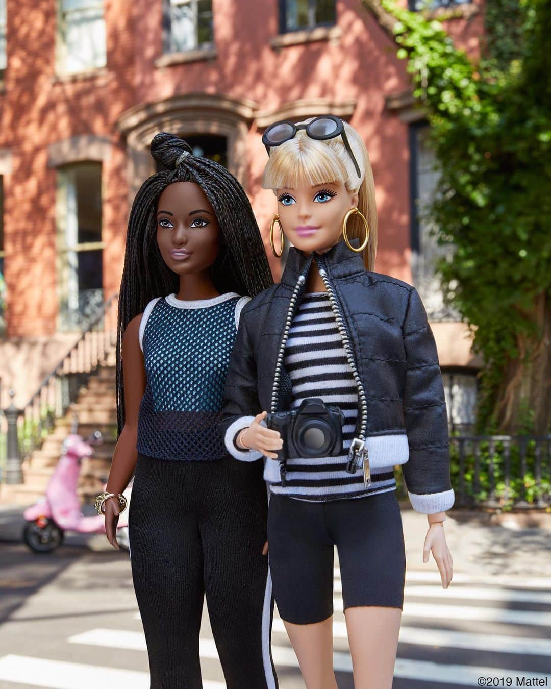 バービーさんのインスタグラム写真 - (バービーInstagram)「The West Village in the fall = picture perfect. We 💕NY! #barbie #barbiestyle」9月29日 0時51分 - barbiestyle