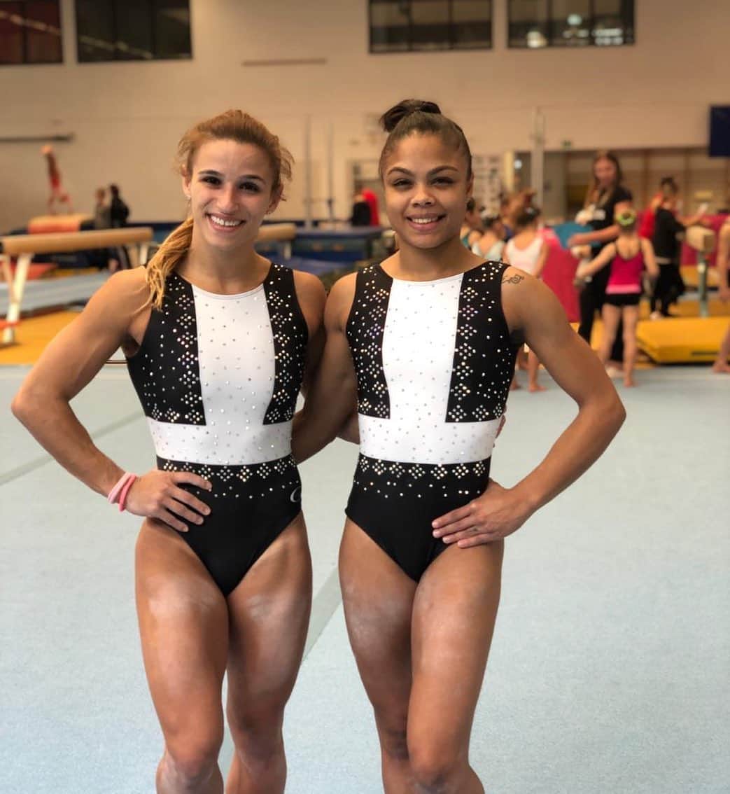 ジャジ・バルボサのインスタグラム：「🖤 #germany🇩🇪 @ozoneleos @cbginastica @letticiastephanie @caixa」