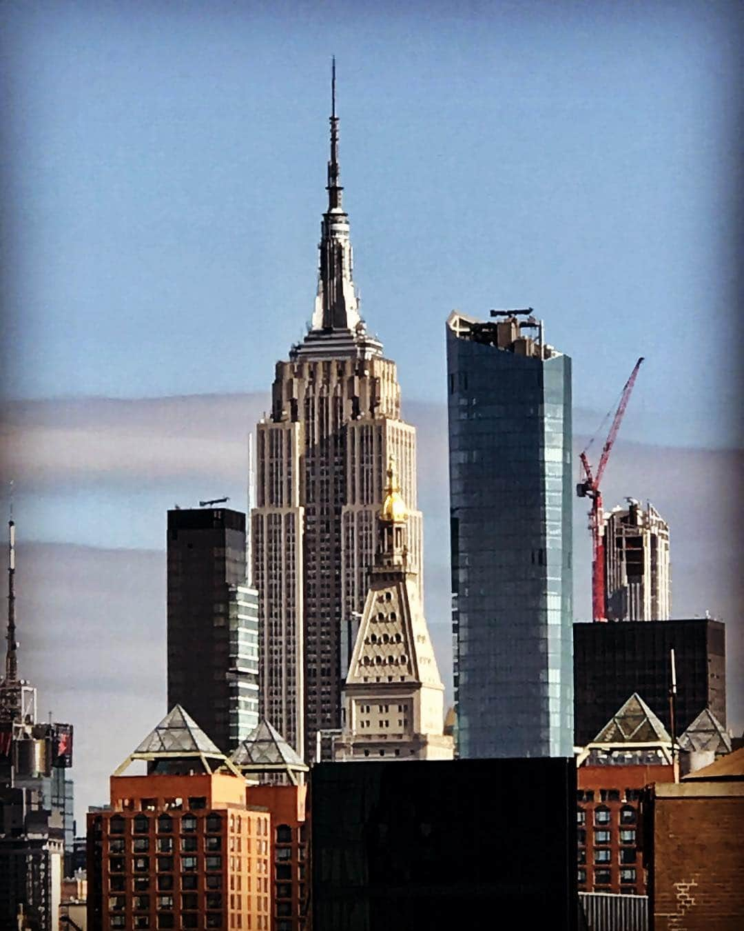 ブライアン・メイさんのインスタグラム写真 - (ブライアン・メイInstagram)「Good Morning New York City ! It’s a Beautiful Day !  Show day.  Global Citizen Day.  Good luck to all who are giving their services today, whether out front or behind the scenes.  It’s a great cause.  We’re all trying to be calm about the prospect of seeing Carole King perform !! Yay !!! See ya later ! Bri」9月29日 1時28分 - brianmayforreal