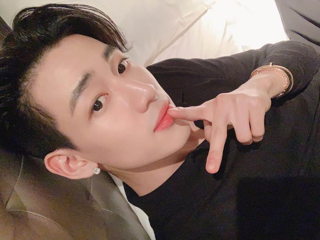 BamBam のインスタグラム：「ขอบคุณ นกน้อย สำหรับวันนี้นะครับ นอนหลับ ฝันดีครับ💚」