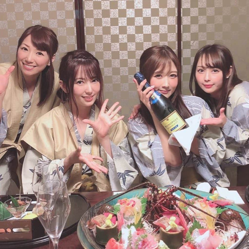 大槻ひびきさんのインスタグラム写真 - (大槻ひびきInstagram)「みんなが11周年のお祝いしてくれました💓 旅館の予約もしてくれて 本当にありがとう🥰 ご飯美味しかった💓 #japan #旅行 #温泉 #熱海 #熱海温泉 #女子旅」9月29日 2時10分 - yanhibi0221