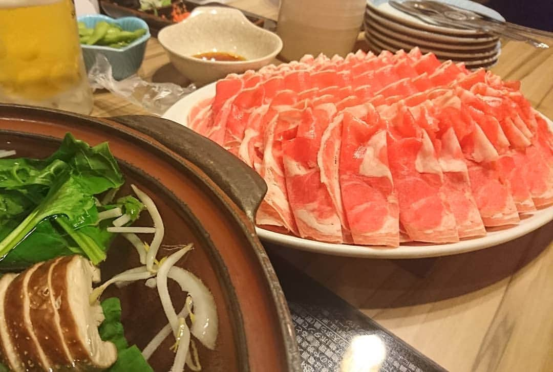 松本康太さんのインスタグラム写真 - (松本康太Instagram)「『ラム肉しゃぶしゃぶ (食べ放題) 』札幌にある「北海しゃぶしゃぶ」と言うお店(*^^*) ニュージーランド産のラム肉を瞬間冷凍！リーズナブルでとても美味しいのです♪  #北海道 #札幌 #北海しゃぶしゃぶ #しゃぶしゃぶ #ラム肉 #ラム肉食べ放題 #食べ放題 #ニュージーランド産 #子羊 #ラム肉しゃぶしゃぶ #レギュラー松本 #あるある探検隊 #ラムしゃぶ」9月29日 2時18分 - aruarutankentai.matsumoto