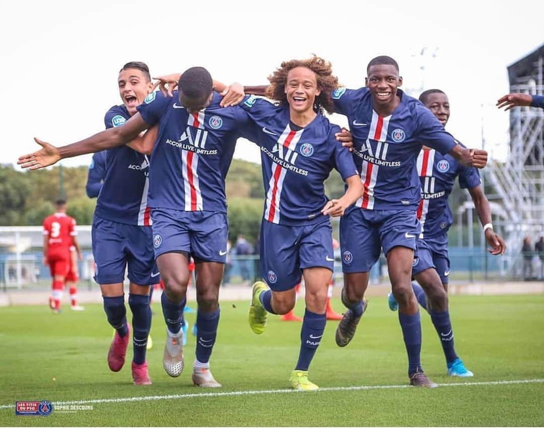 シャビ シモンズさんのインスタグラム写真 シャビ シモンズinstagram Focused On The Upcoming Uefayouthleague Match Can T Wait Lestitisdupsgofficiel Icicestparis Keeppushing Footballdreams Everydayisdayone Futbol