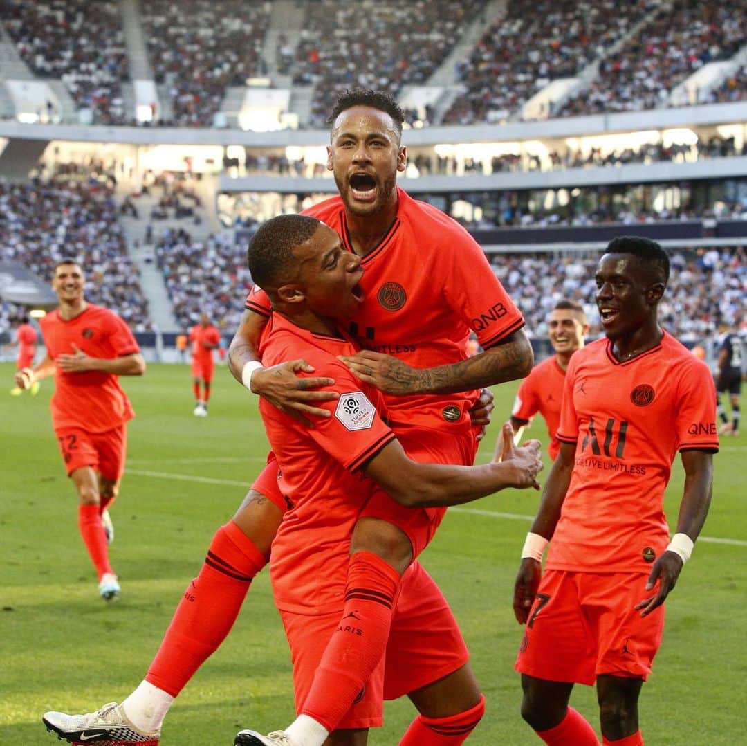 パリ・サンジェルマンFCさんのインスタグラム写真 - (パリ・サンジェルマンFCInstagram)「An important win tonight! 💪 Une victoire importante ce soir ! 💪 . ⌛ FULL TIME / SCORE FINAL . Girondins de Bordeaux 0️⃣ - 1️⃣ Paris Saint-Germain . ⚽ Neymar Jr 70' . 🔴🔵 #ICICESTPARIS #AllezParis #FCGBPSG #ParisSaintGermain #PSG #Paris #Football #Ligue1 #NeymarJR #Neymar #Mbappe #KylianMbappe #Gueye」9月29日 2時42分 - psg