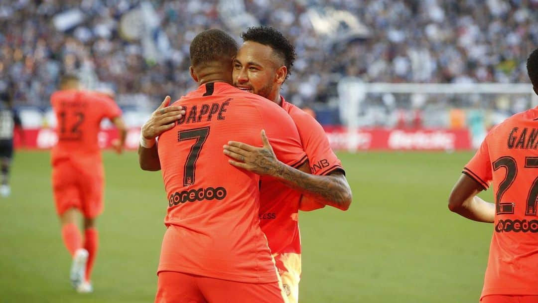 キリアン・エムバペさんのインスタグラム写真 - (キリアン・エムバペInstagram)「We’re back 👬🔴🔵... @neymarjr (I’ll have to give you another assist bro 🙄)」9月29日 2時53分 - k.mbappe