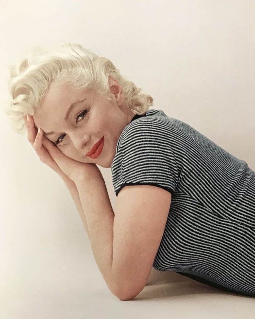 マリリン・モンローのインスタグラム：「Marilyn Monroe photographed by Milton Greene in 1955 🖤」