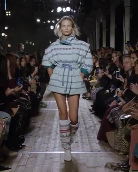 ナターシャ・ポーリーのインスタグラム：「@isabelmarant Vibes 😎 #pfw」