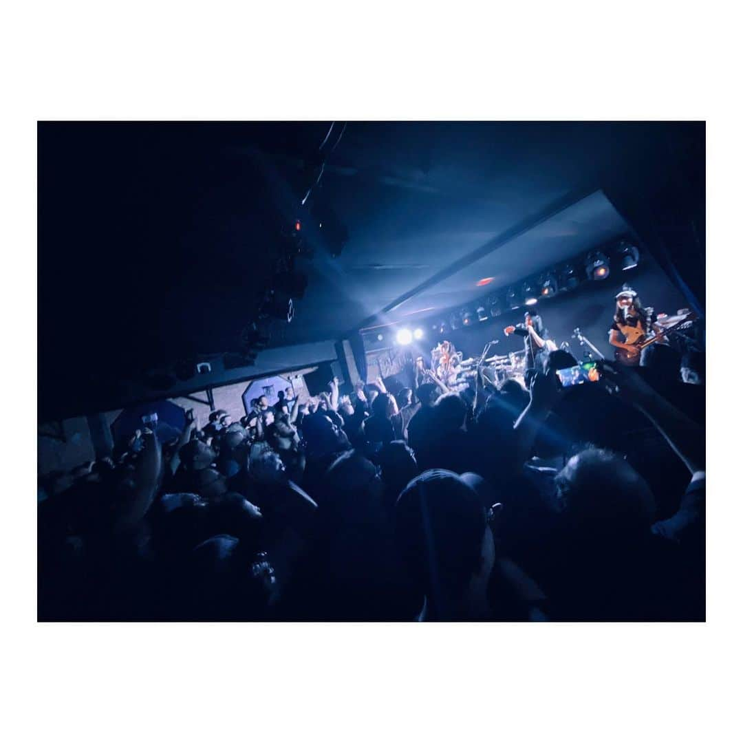 廣瀬茜さんのインスタグラム写真 - (廣瀬茜Instagram)「2019.9.27 BAND-MAID WORLD DOMINATION TOUR 2019【激動】~gekidou~ Mercury Lounge @ New York . NY公演2日目！！この日はVIPだけのスペシャルお給仕でした✨ . 1枚目の写真はご主人様からもらった画像なのですが、私はアメリカに来てから表情が豊かになった気がします。(なんだこの私のムカつく顔) . とーっても楽しかった！！！！ NY最高の2日間でした🗽🇺🇸 . I appreciate the two wonderful days we had together💓 . #bandmaid #worldtour #gekidou」9月29日 3時21分 - akane_bandmaid