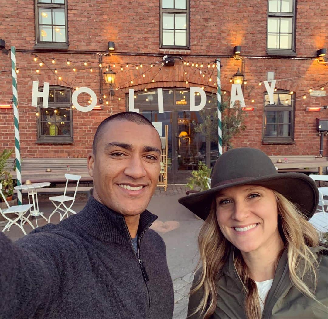 ブリアンヌ・タイゼン＝イートンのインスタグラム：「En route to Doha for the World Championships!! But first, dinner in Helsinki 🇫🇮」